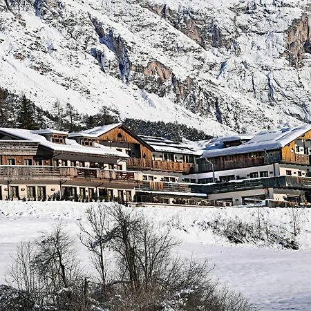 Otel Rosapetra - Small Luxury Of The World Cortina dʼAmpezzo