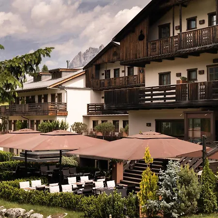 Otel Rosapetra - Small Luxury Of The World Cortina dʼAmpezzo